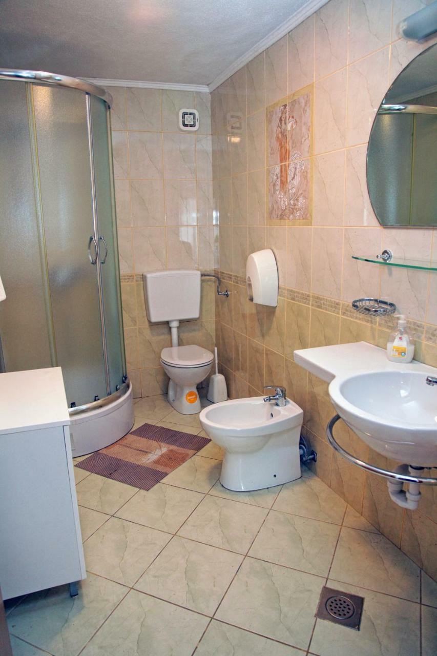 Dck Apartments กอสเตรนา ภายนอก รูปภาพ